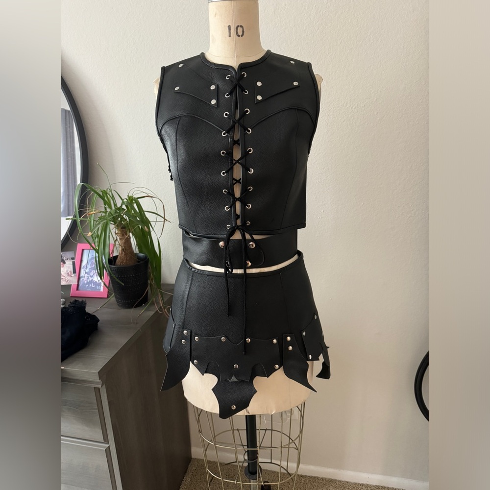 Real leather Women Handmade sexy Warrior Viking costume Armor